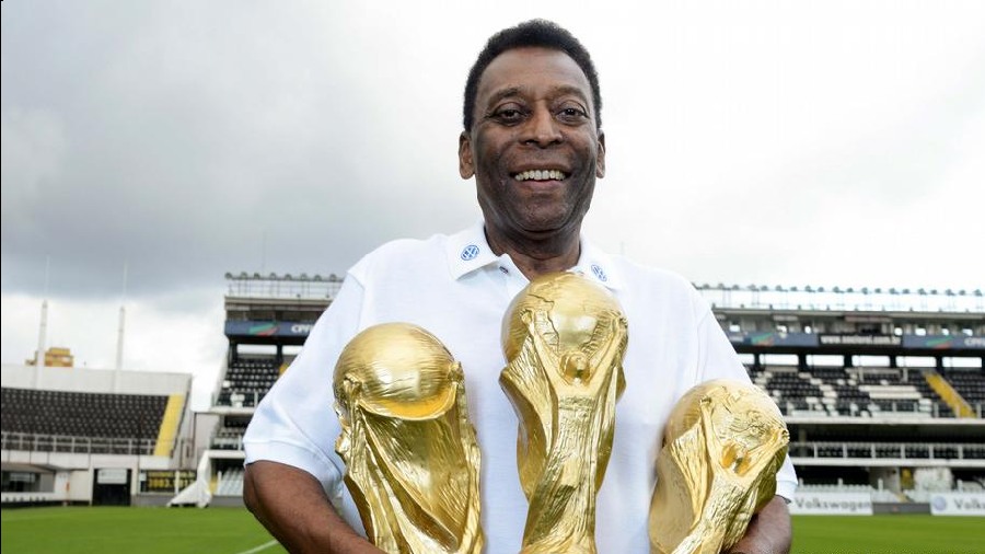 Pele with 3 world cups