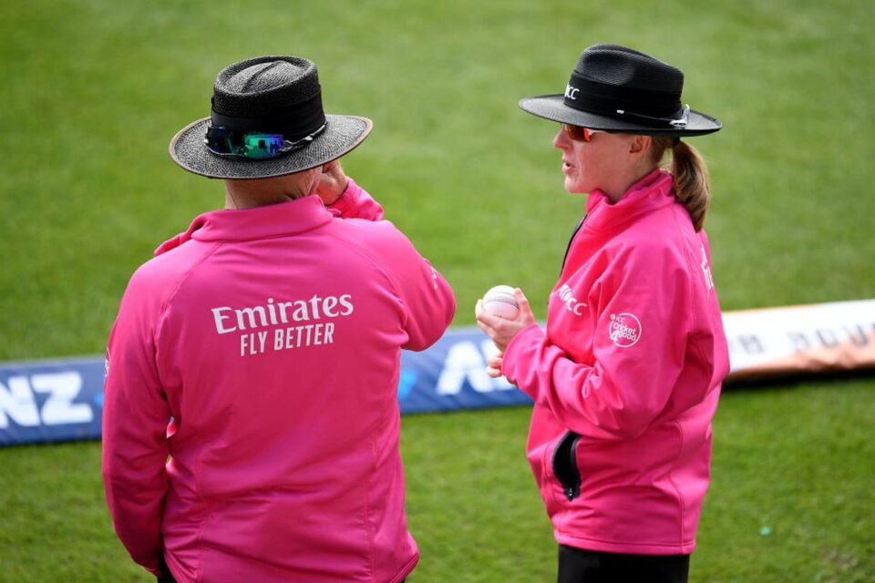 Kim Cotton becomes first female umpire to officiate men's T20I match