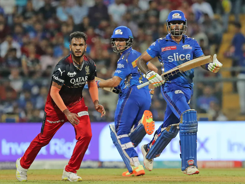 Mumbai Indians defeated RCB by 6 wickets making IPL history